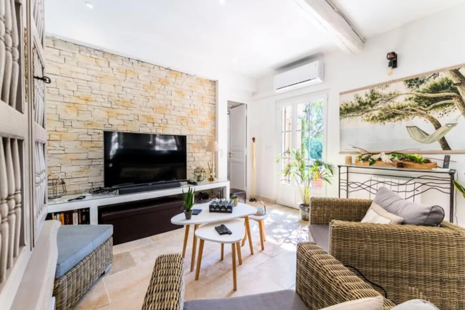 La Ch&ecirc;neraie. Proche Alpilles Et Luberon, Piscine Chauff&eacute;e-Image-tags.