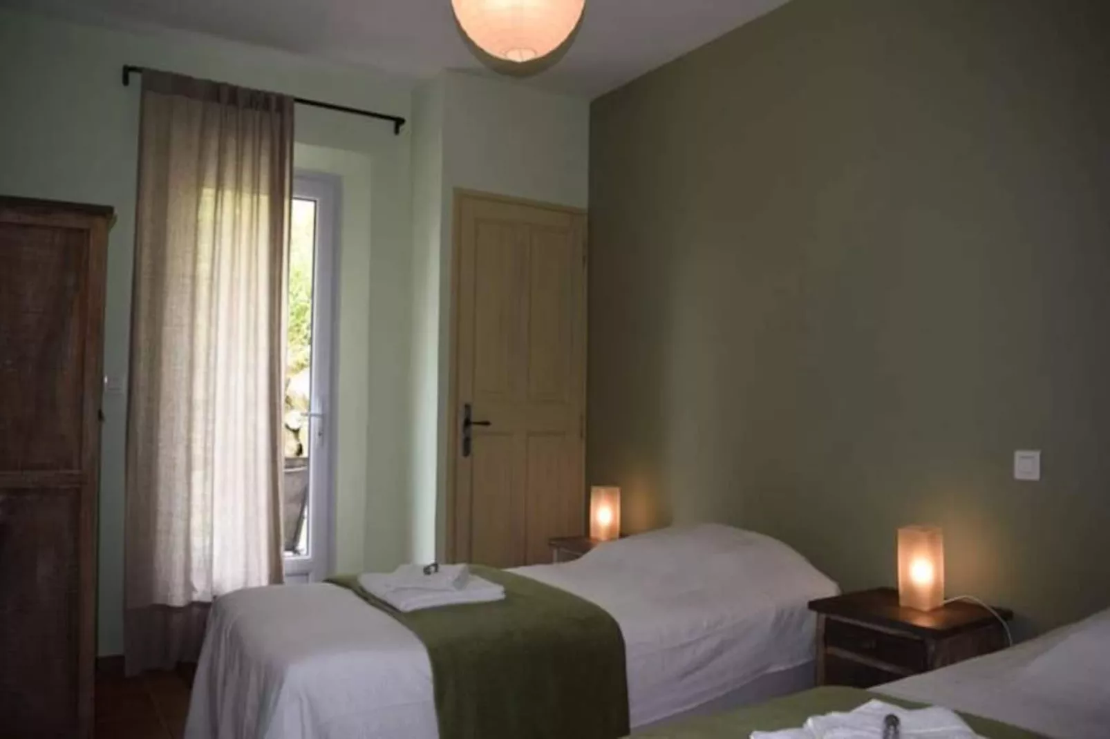 Maison Marie, Authenticit&eacute; Sur Le Golf De Pont Royal-Image-tags.