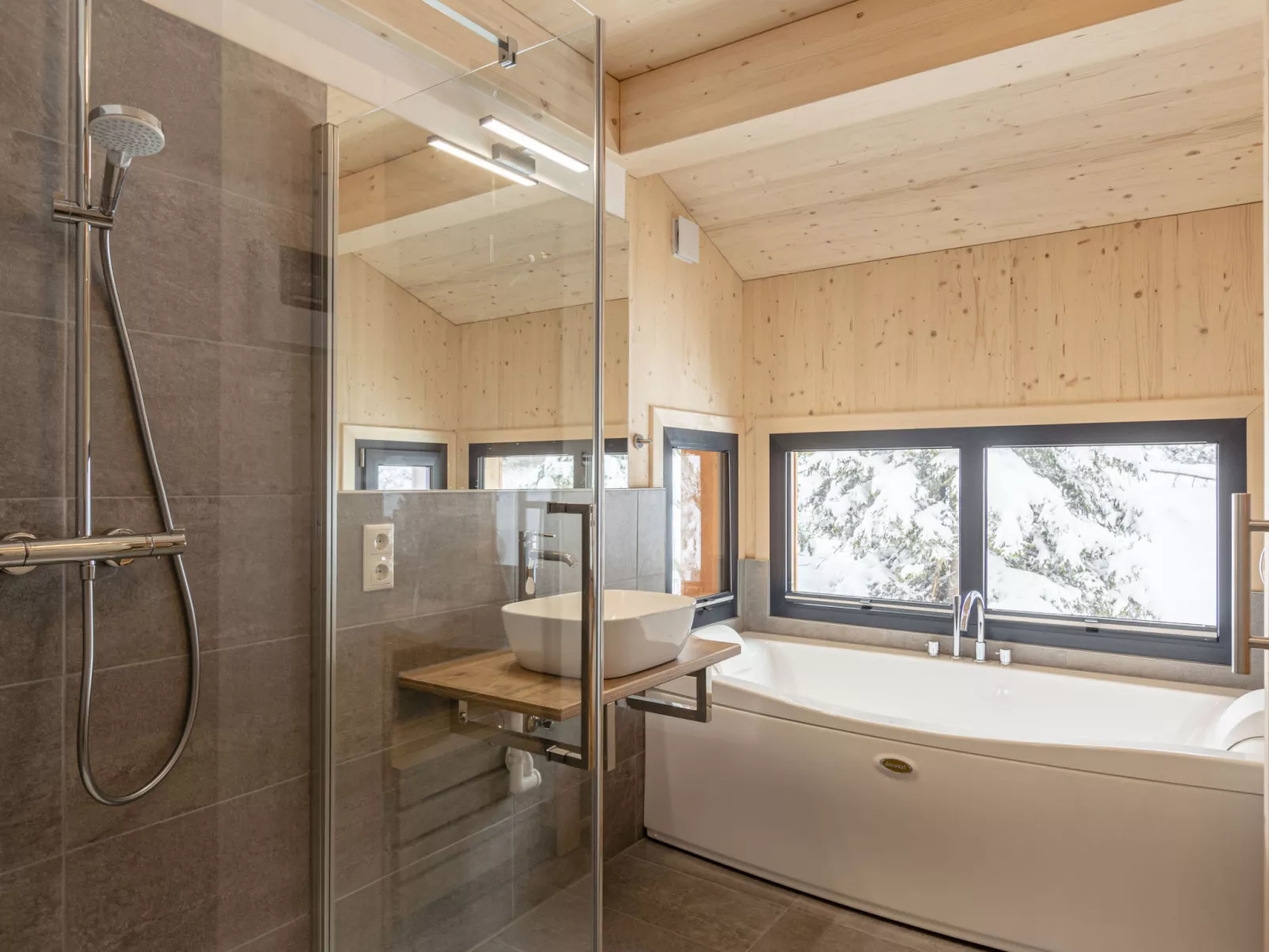 Superior mit Sprudelbad innen-Binnen