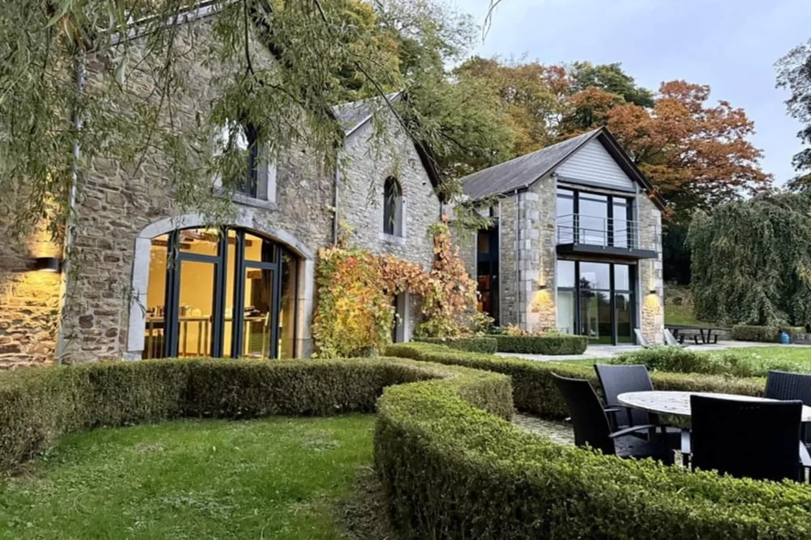 MANOIR-Buitenkant zomer