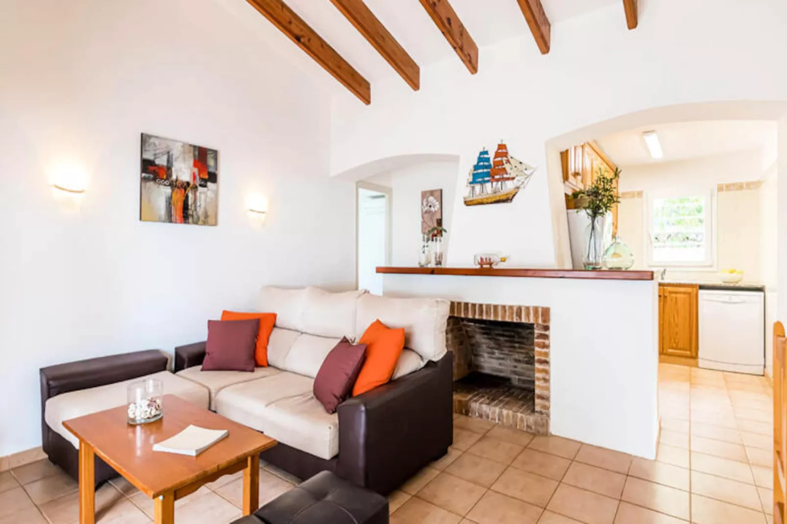 Maison à Son Bou-Image-tags.