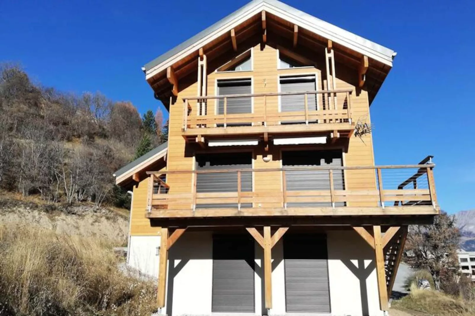 Chalet Epi-Image-tags.