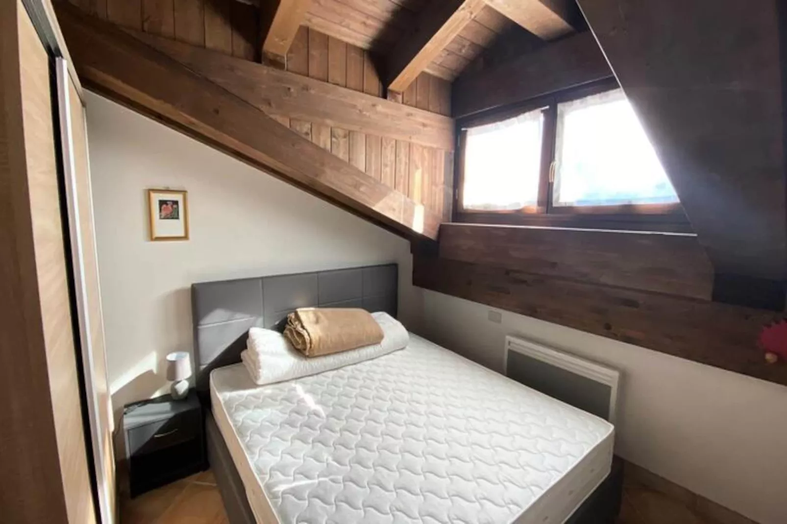 Chalet Carlines-Image-tags.