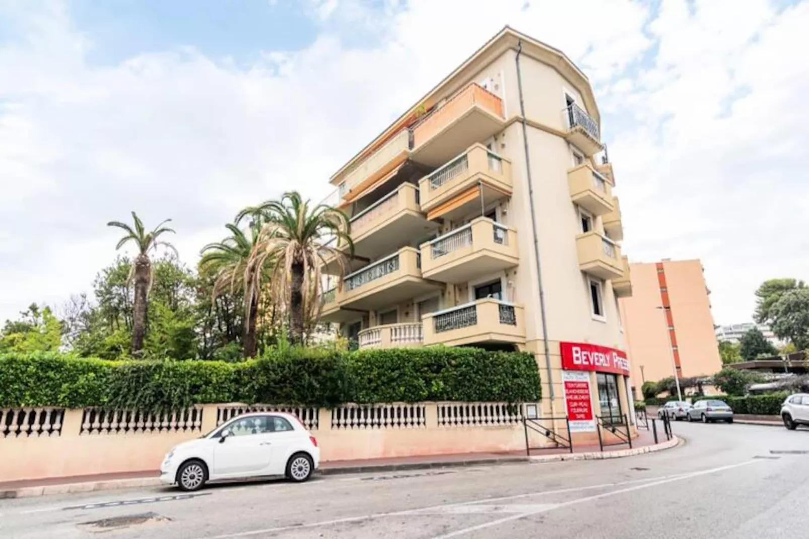 Lumineux Vaste 2 Pcs Balcon Parking, Centre Ville 1 Mn Olam Properties-Image-tags.