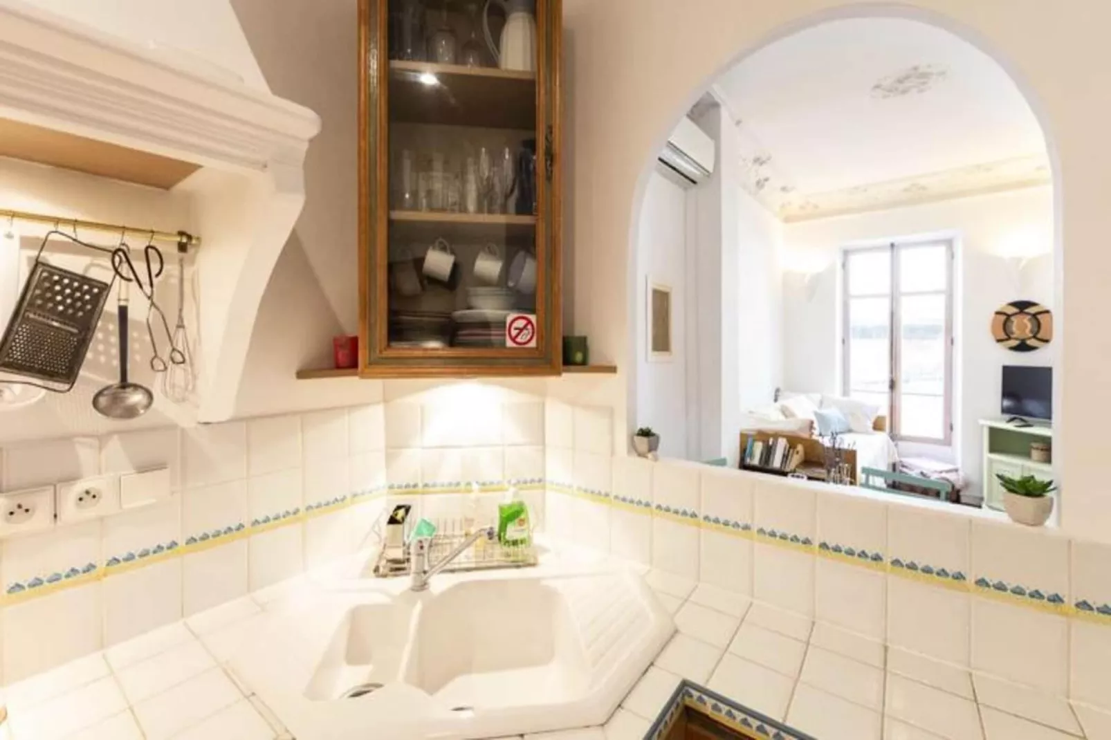 Résidence Bnb Renting Grand Studio Au C&oelig;ur De Cannes, Quartier De La Vieille Ville !-Buitenkant zomer