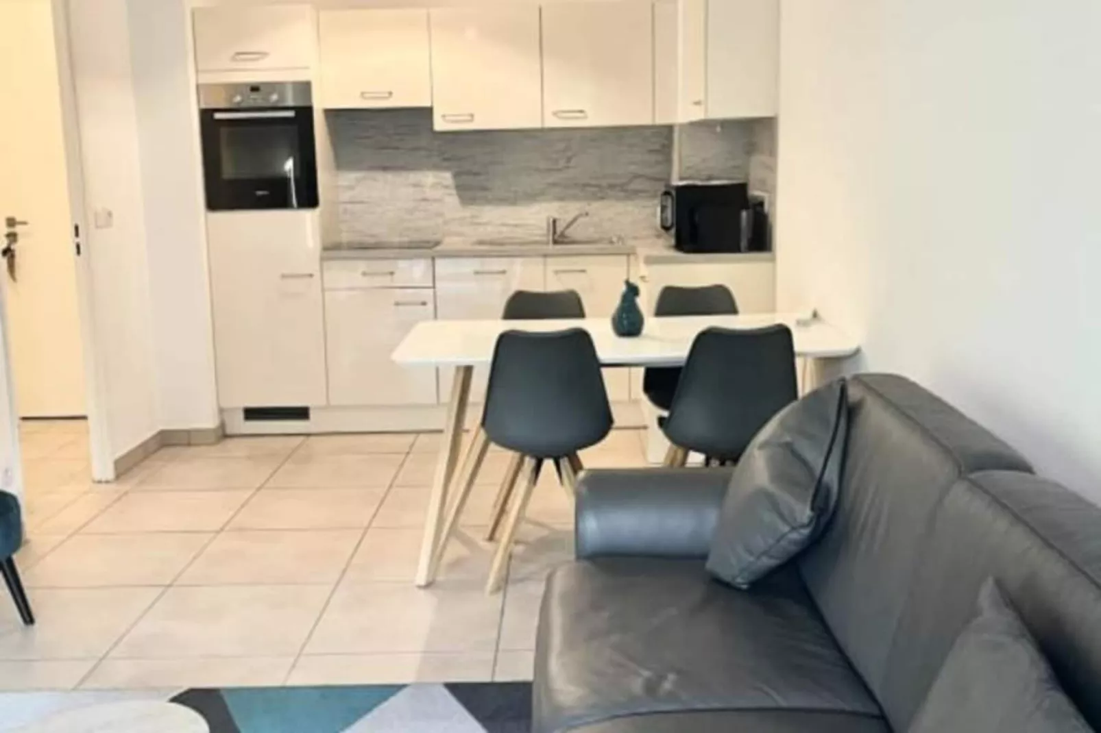Résidence Bnb Renting Beau  2 Pi&egrave;ces Dans Un Immeuble Neuf Avec Piscine Avec Parking-Woonkamer