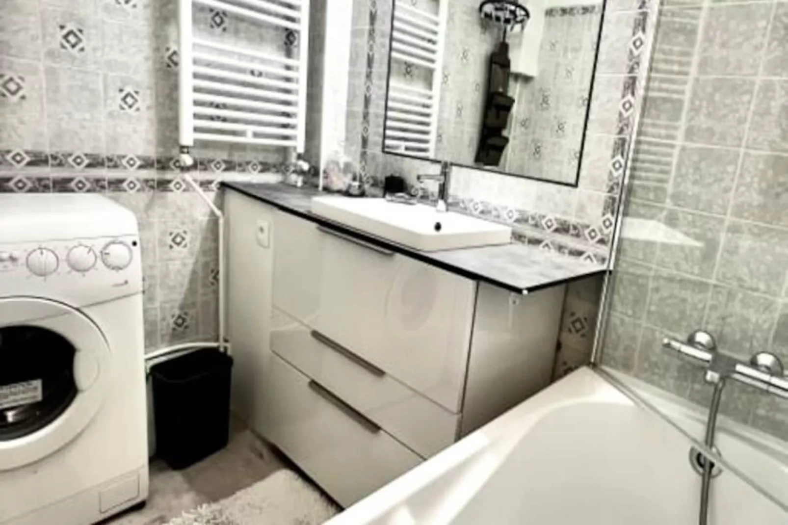 Résidence Studio De 35m² Très Proche De La Croisette-Image-tags.