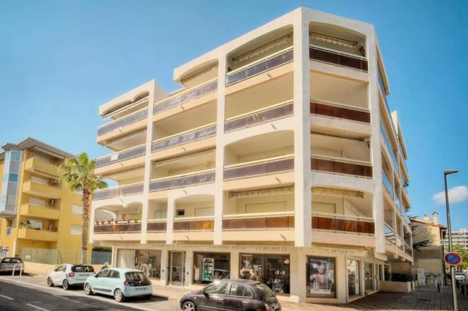 Résidence Le Verdi-Buitenkant zomer