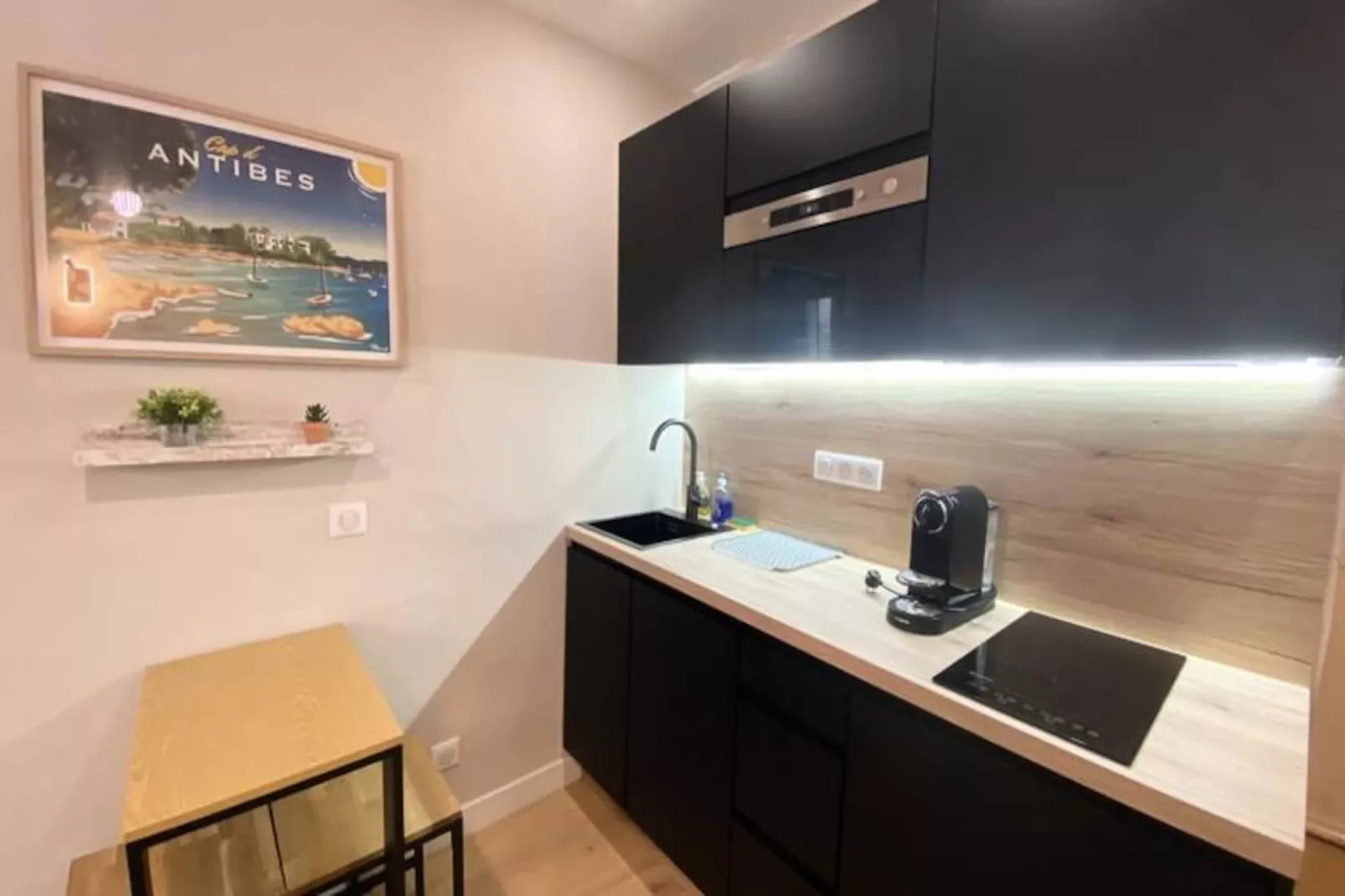 06ck : Studio Cosy Au Coeur Du Vieil Antibes-Image-tags.