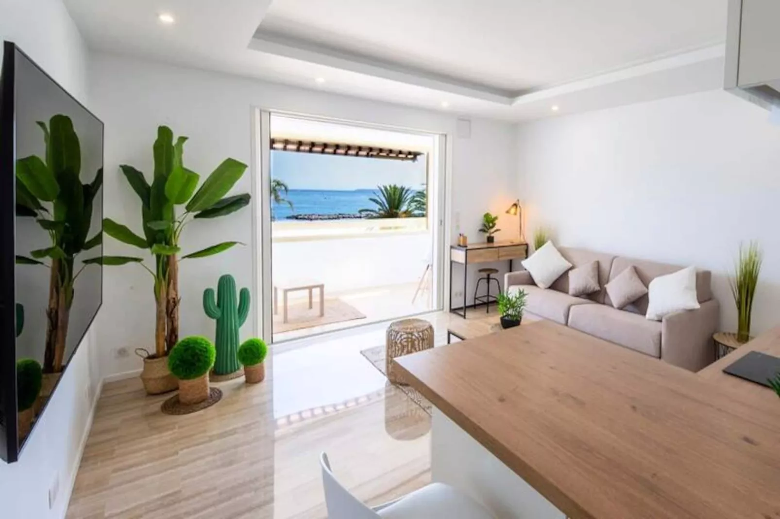 06k1 - Face &agrave; La Mer T2 R&eacute;nov&eacute; - Terrasse &ndash;parking-Image-tags.