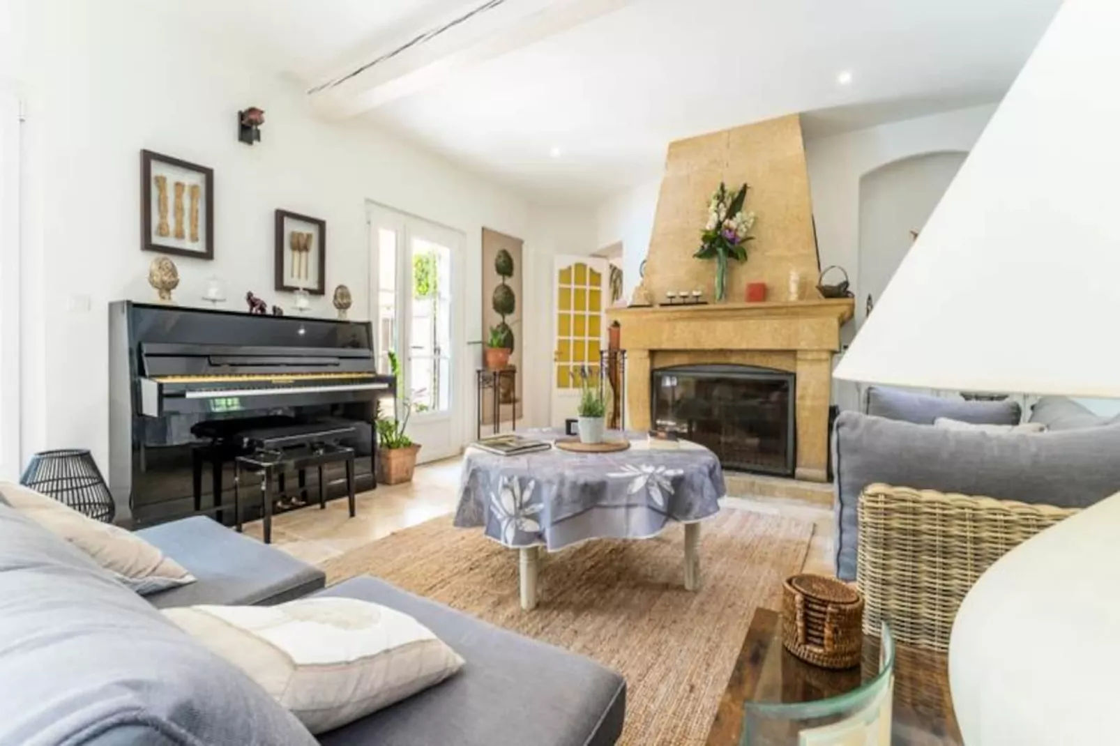 La Ch&ecirc;neraie. Proche Alpilles Et Luberon, Piscine Chauff&eacute;e-Image-tags.