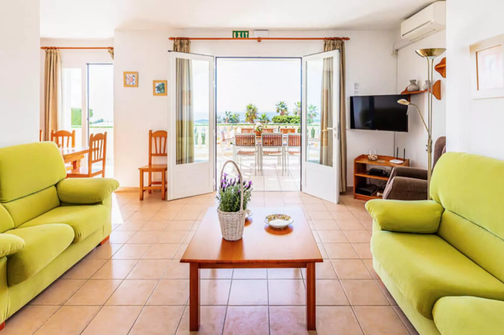 Maison à Son Bou-Image-tags.