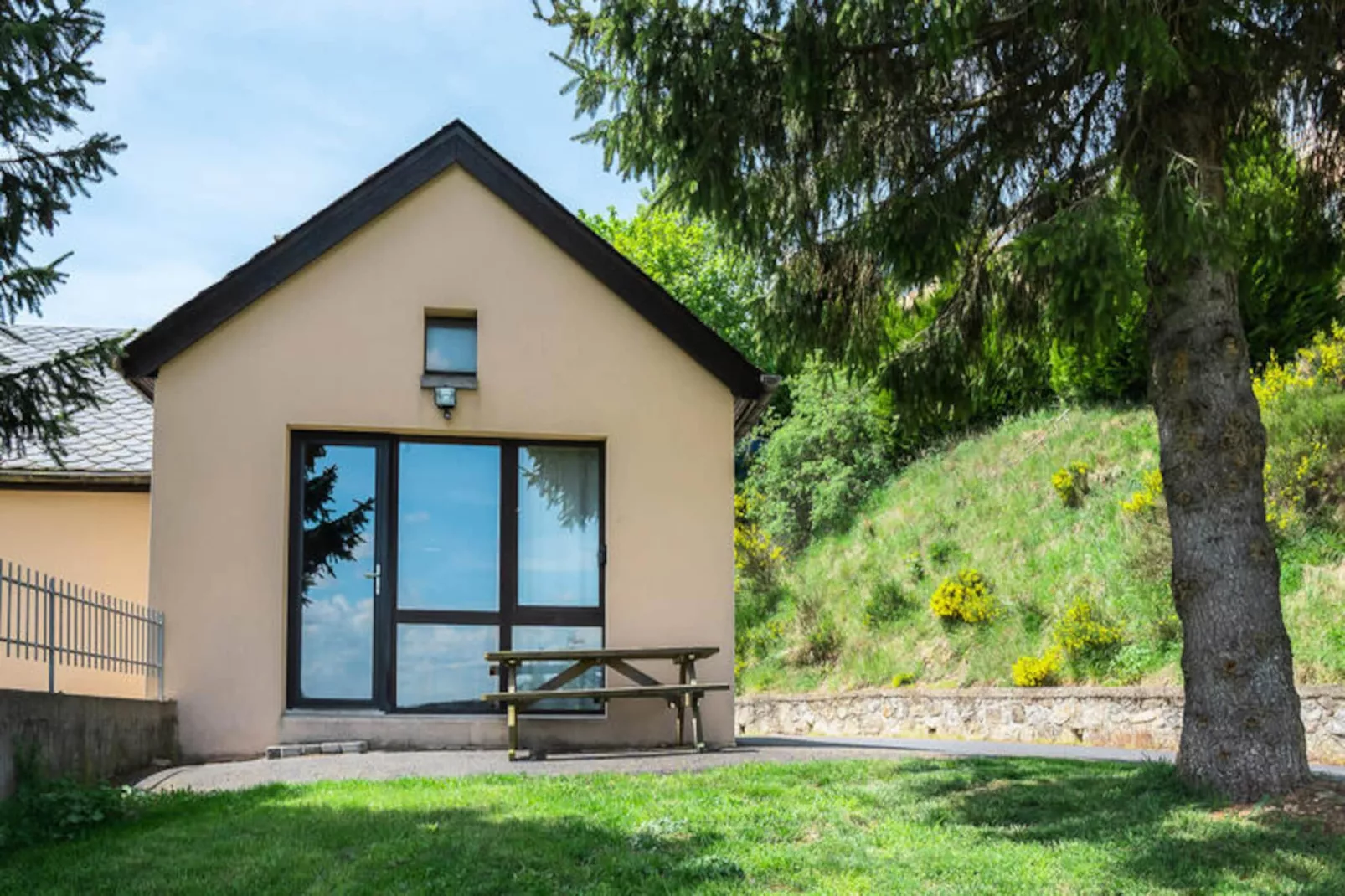 Appartements à Châteauneuf-de-Randon-Image-tags.