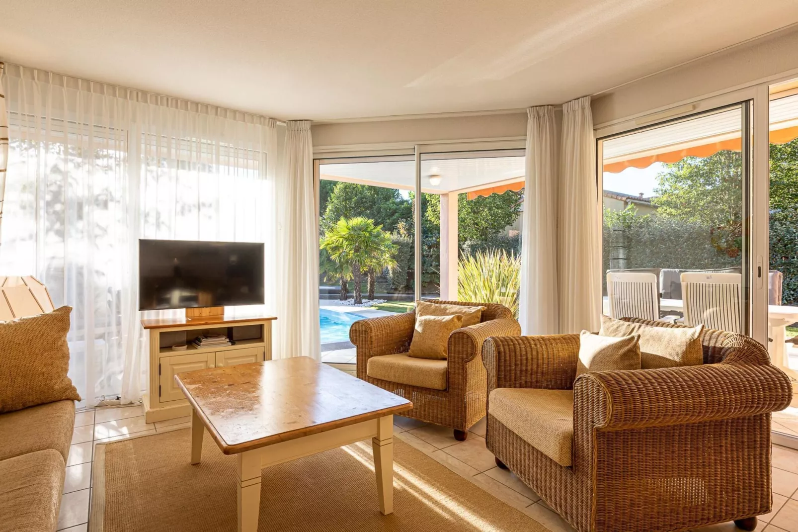 Acacia 6 with pool