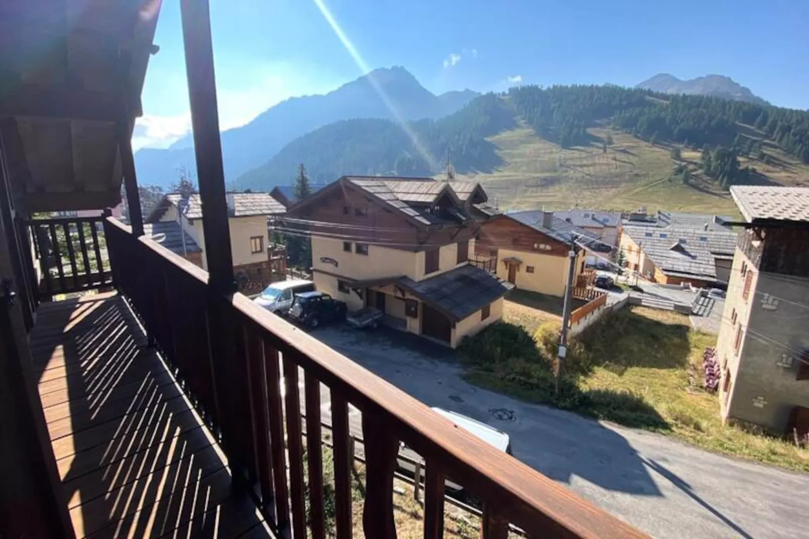 Chalet Carlines-Image-tags.