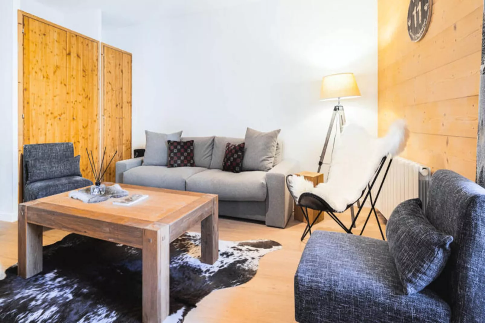 Résidence Cerf Che-Buitenkant zomer