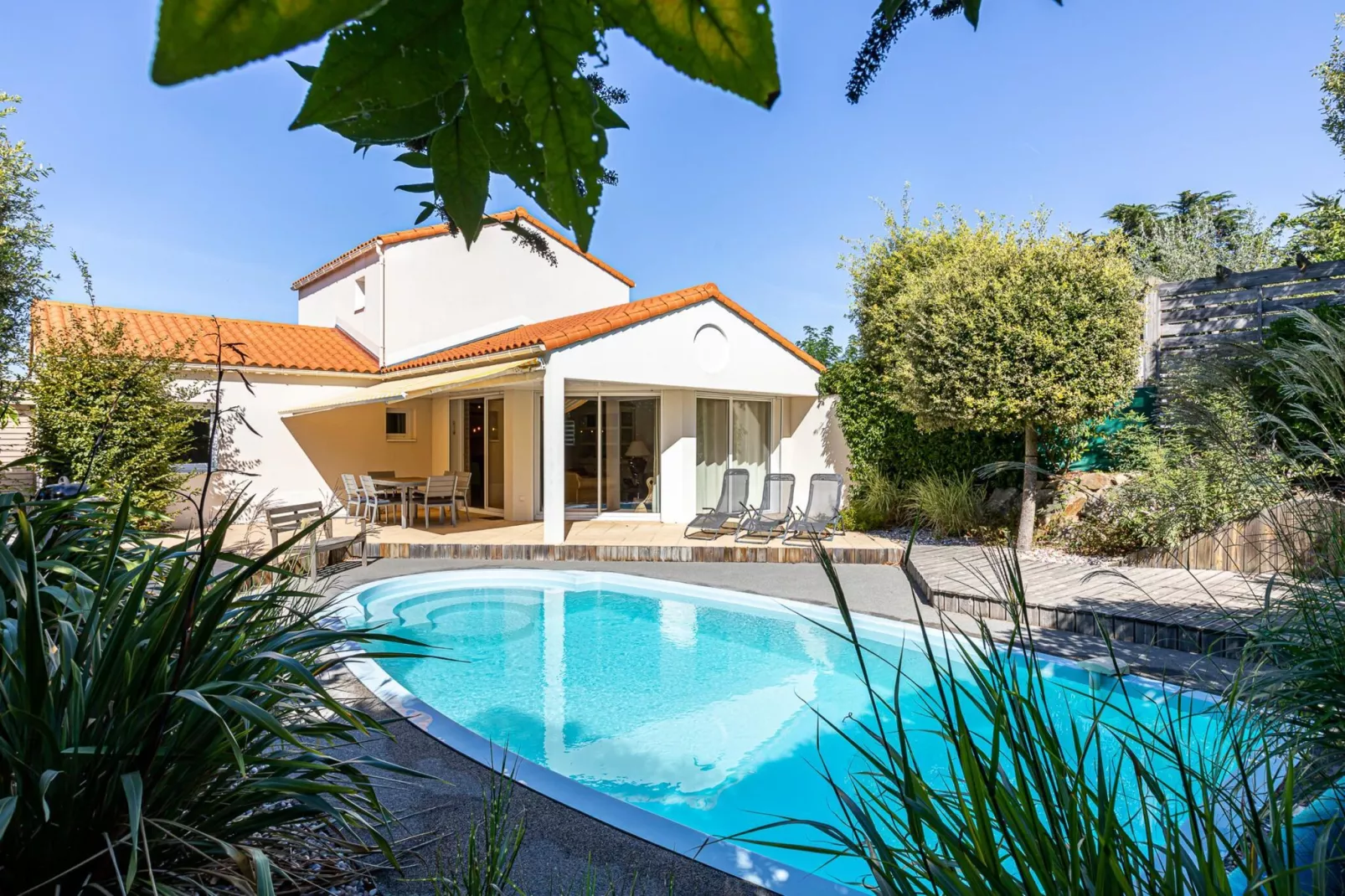 Sophora 8 with pool