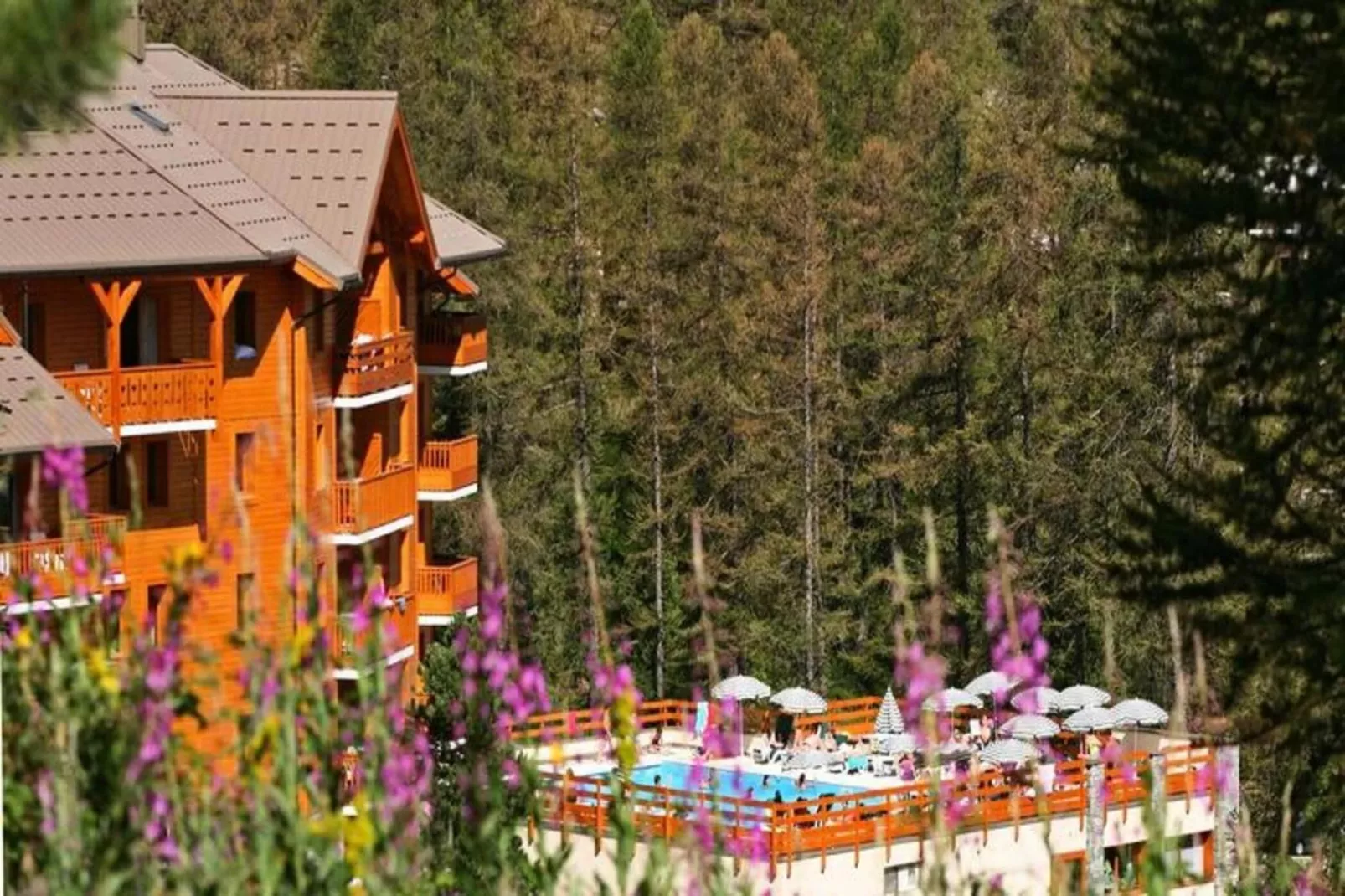 Résidence L'Albane - maeva Home - Buitenkant zomer