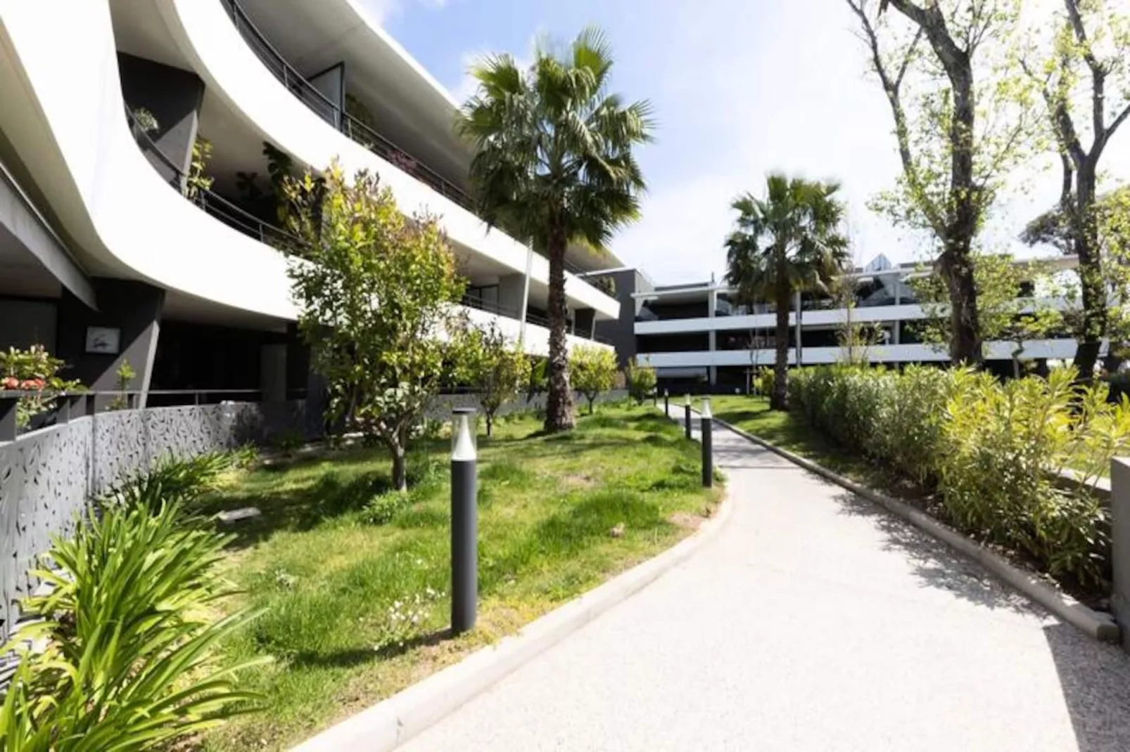 06ah - Superbe T2 Les Pieds Dans L'eau - Piscine-Image-tags.