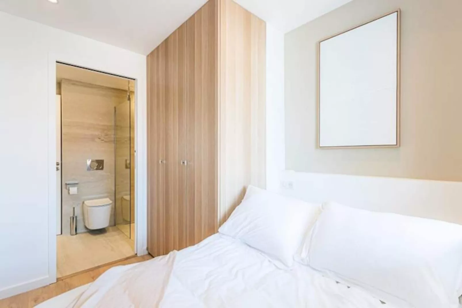 Sublime Fully Renovated 2 Bedroom Apartment In Center Of Cannes-Image-tags.