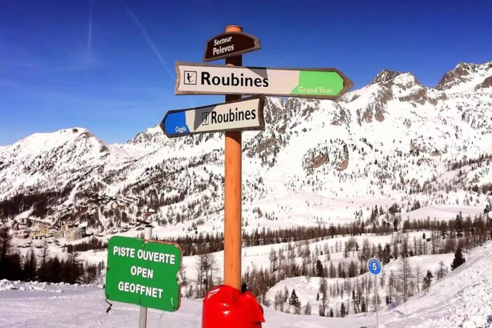 Résidence St Pierre B9-Buitenkant zomer