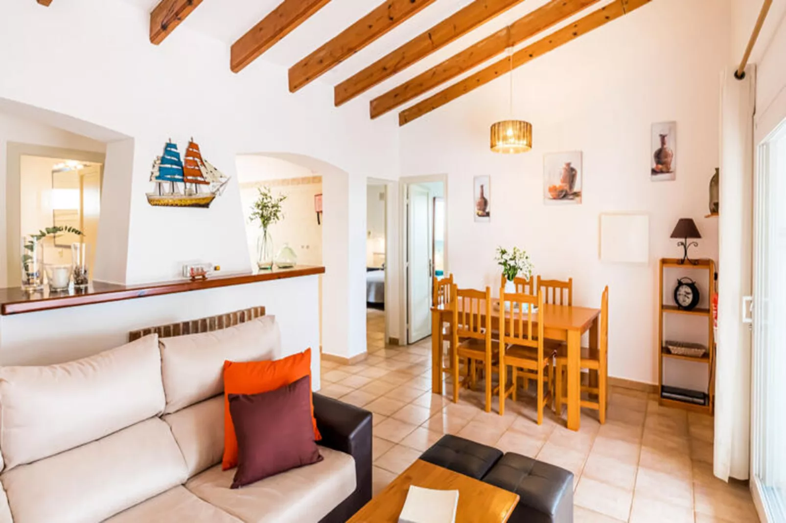 Maison à Son Bou-Image-tags.