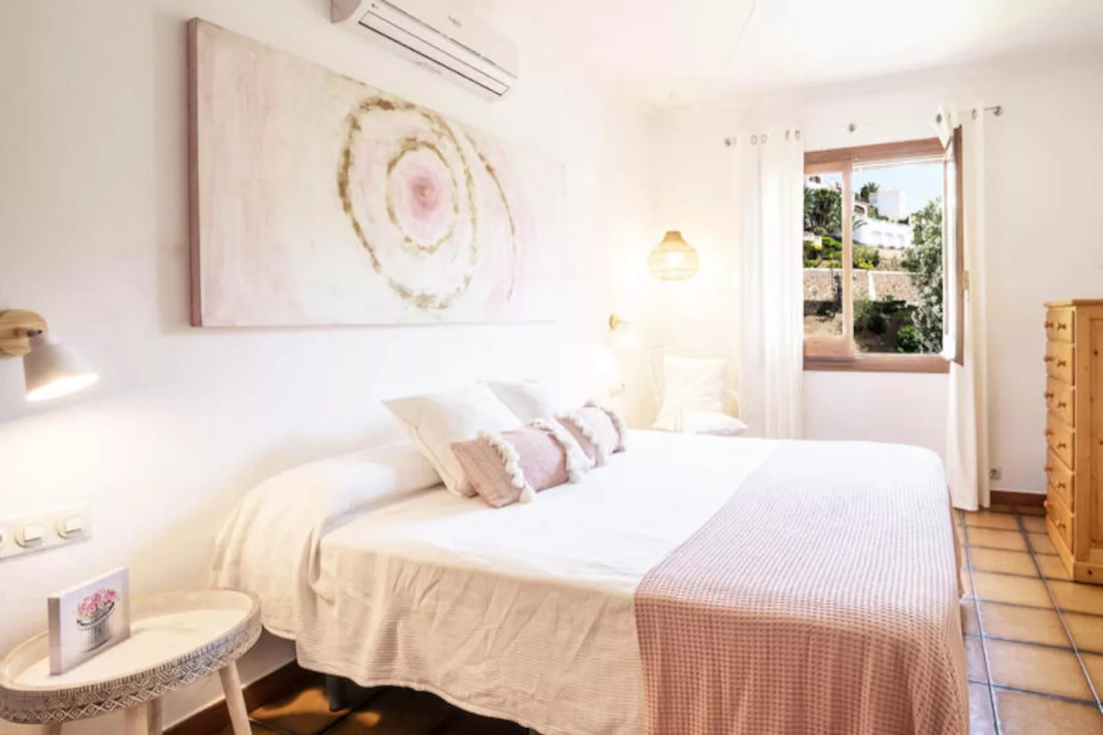 Maison à Son Bou-Image-tags.