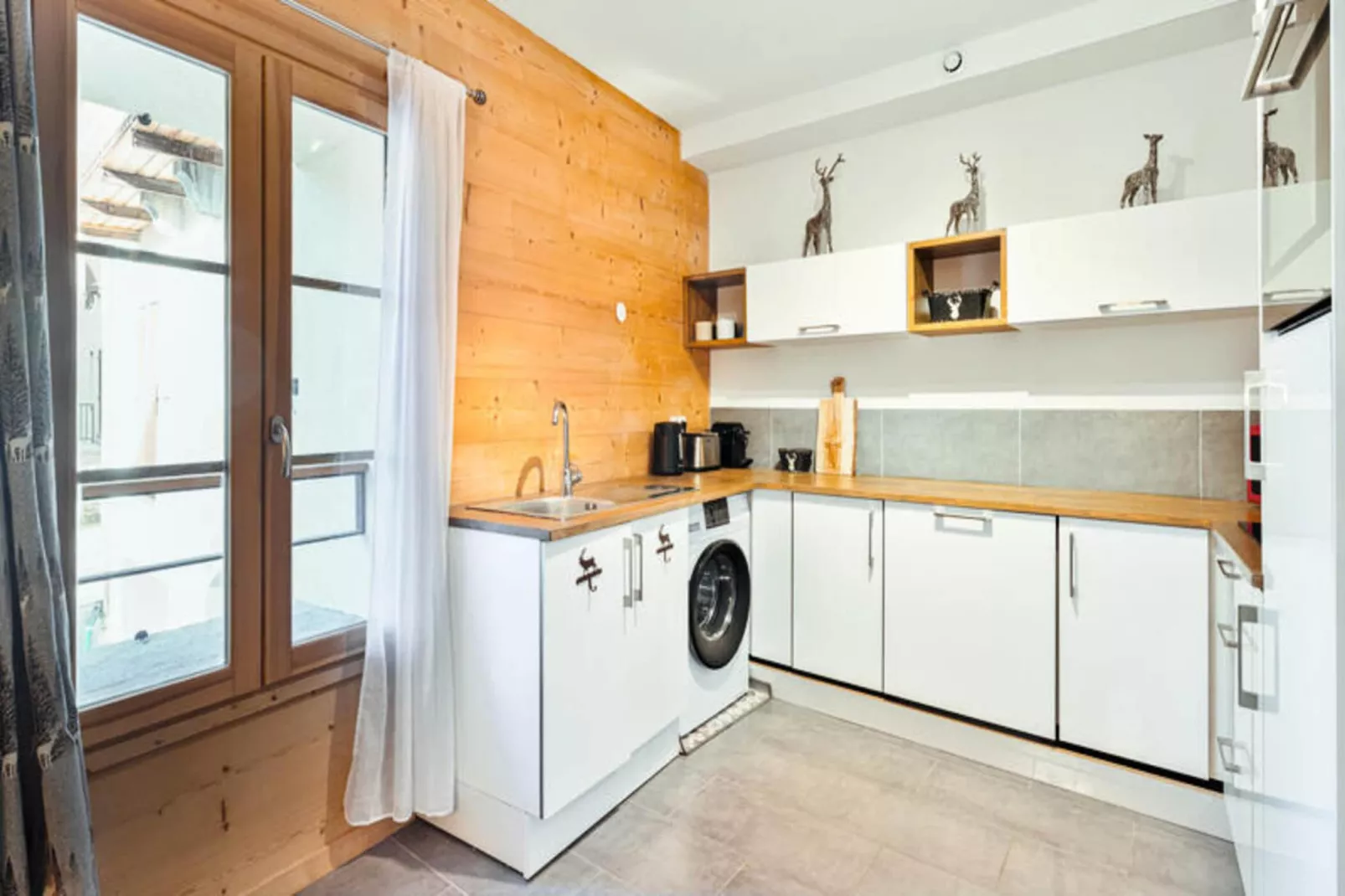 Résidence Cerf Che-Buitenkant zomer