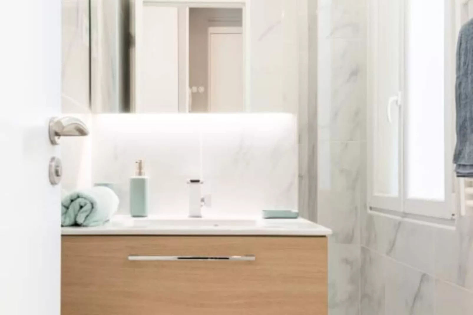 Appartement Moderne - Promenade Des Anglais à Nice-Image-tags.