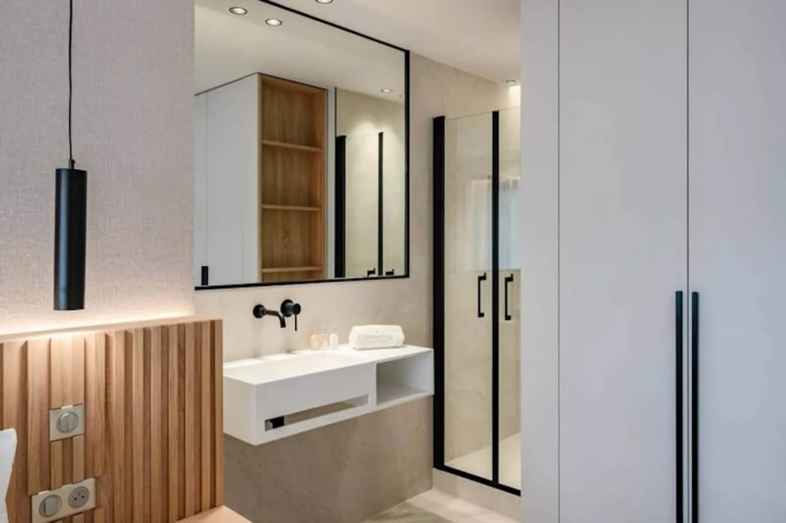 Magnifique 4 Pi&egrave;ces Entir&egrave;rement R&eacute;nov&eacute;-Image-tags.