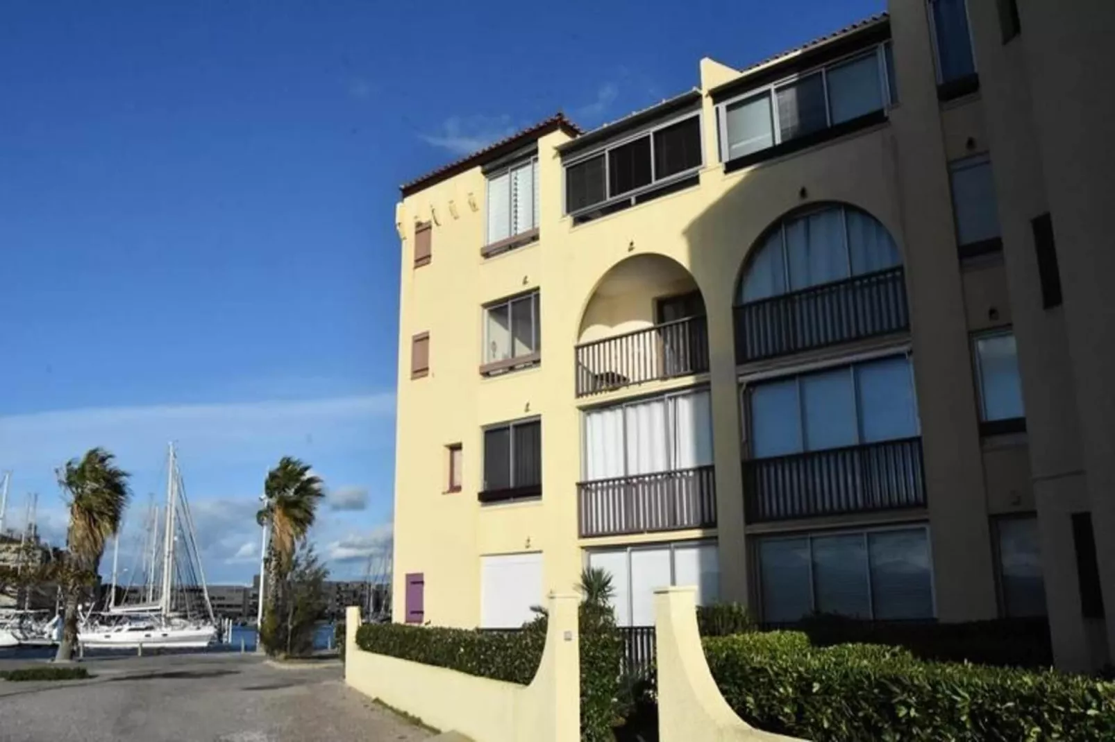 Résidence Les Portes De La Mediterranee-Buitenkant zomer