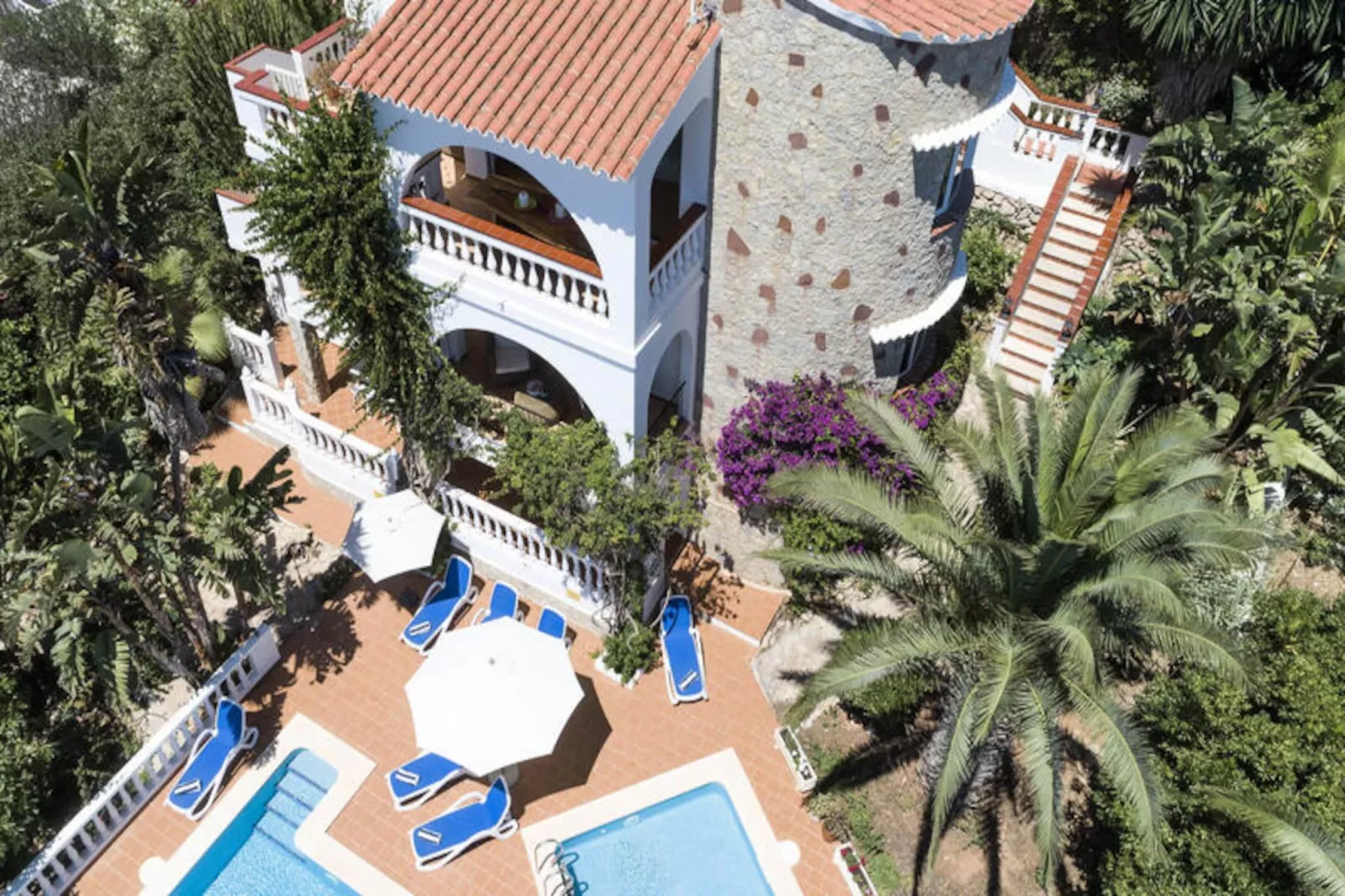 Maison à Son Bou-Image-tags.