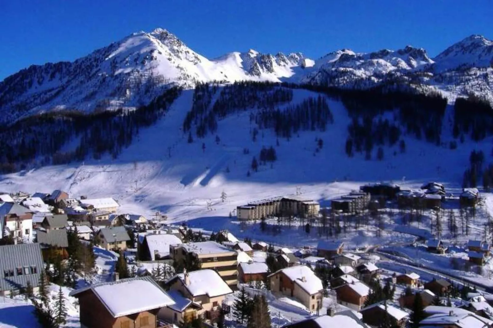 Chalet Carlines-Image-tags.