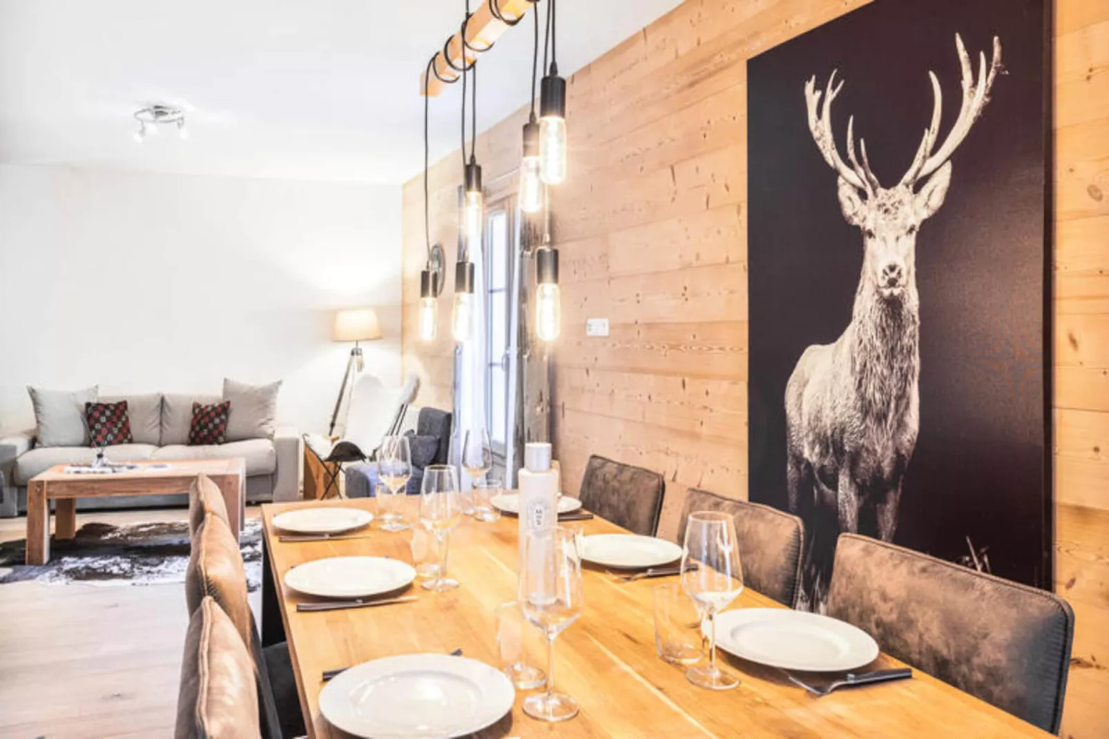 Résidence Cerf Che-Buitenkant zomer