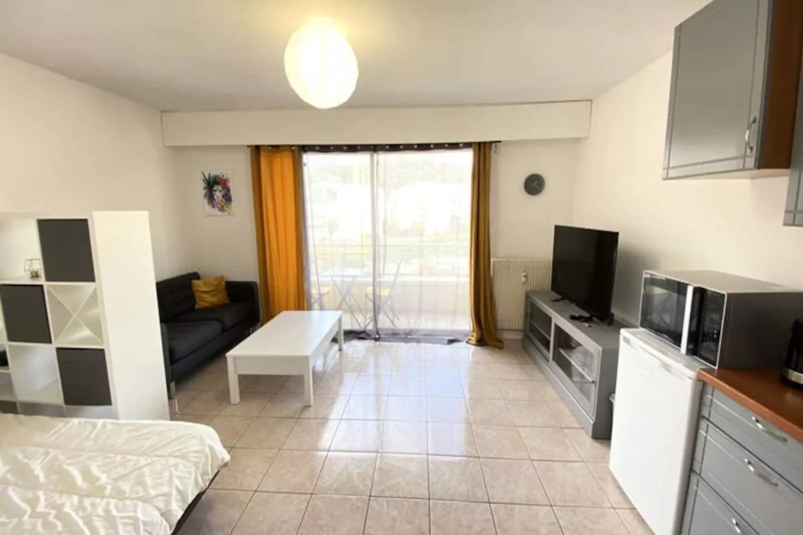 06bq : Studio &agrave; Deux Pas Des Plages-Image-tags.