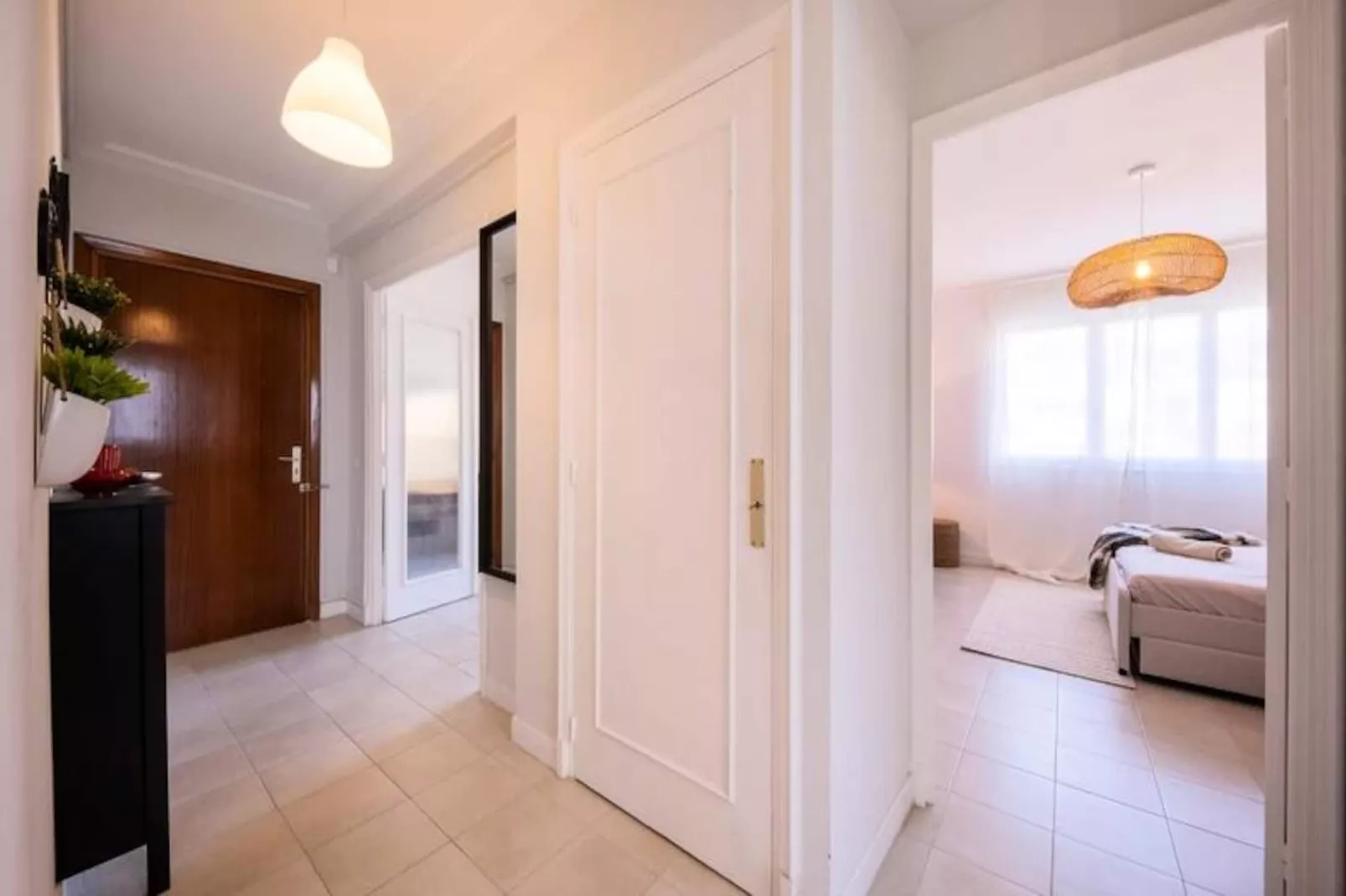 06b - Beau 2 Pi&egrave;ces R&eacute;nov&eacute; Avec Terrasse Vue Mer-Image-tags.