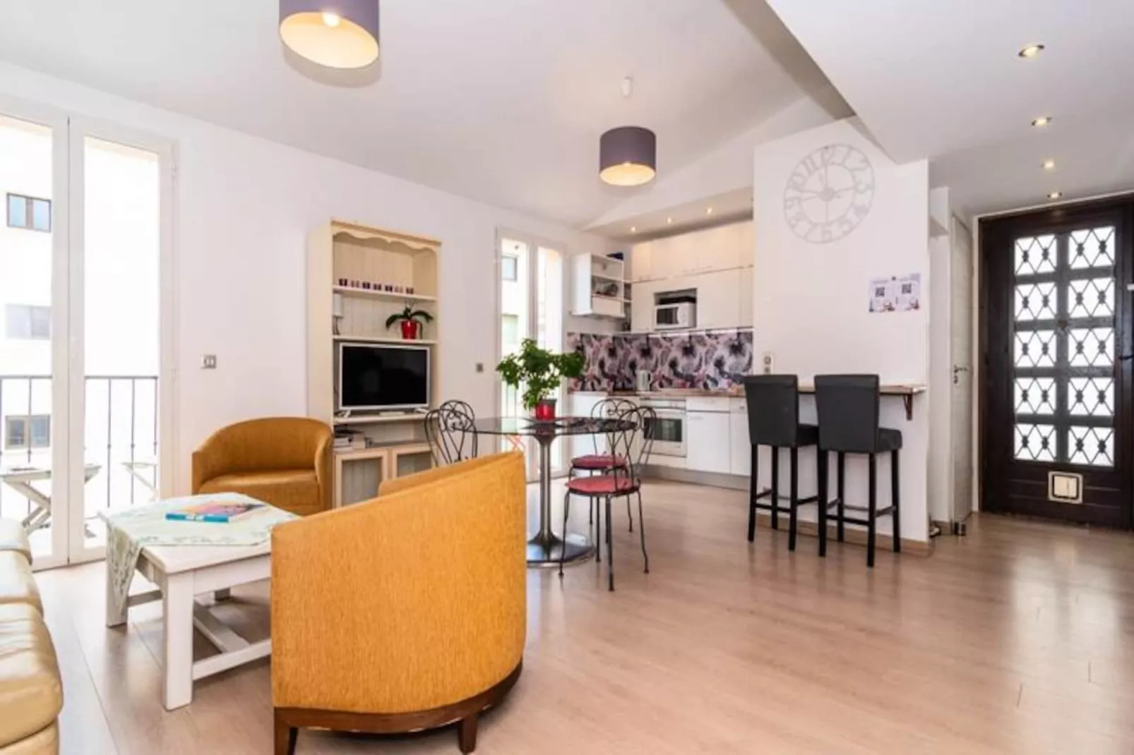 Cannes Pr&egrave;s Centre - 3 Pcs Mezzanine Balcons Charme Absolu Olam Properties-Image-tags.