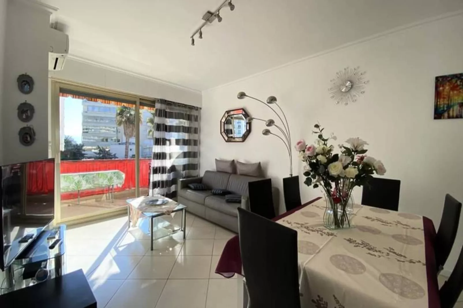 Résidence 2 Pi&egrave;ces Plein Sud &agrave; 300m De La Croisette ☀live In Le Bosquet☀-Woonkamer