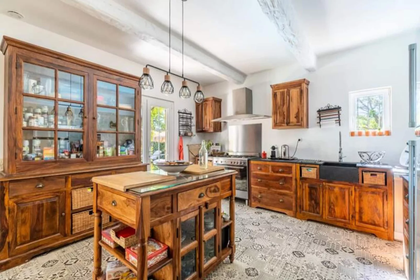 La Ch&ecirc;neraie. Proche Alpilles Et Luberon, Piscine Chauff&eacute;e-Image-tags.