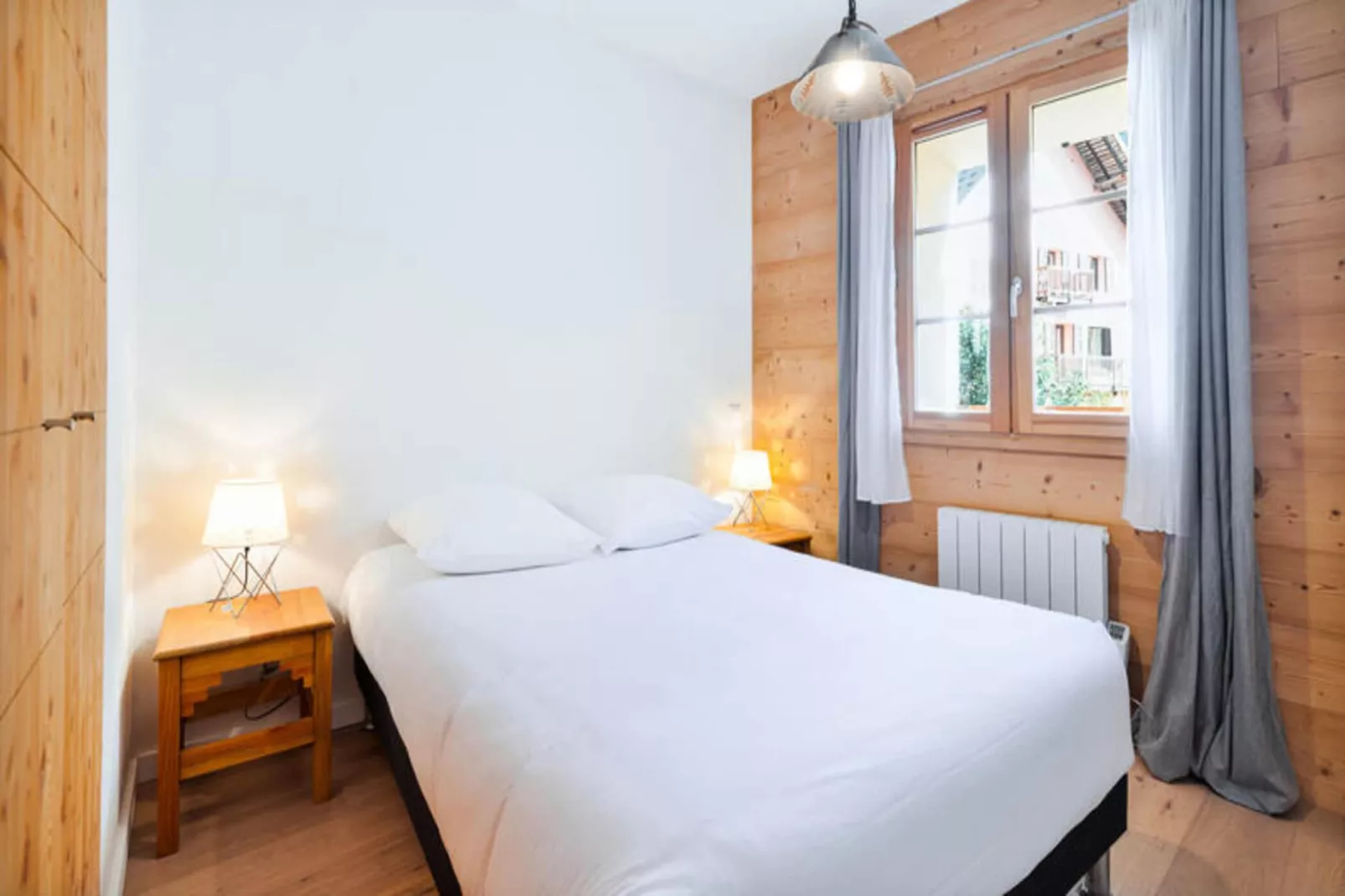 Résidence Cerf Che-Buitenkant zomer