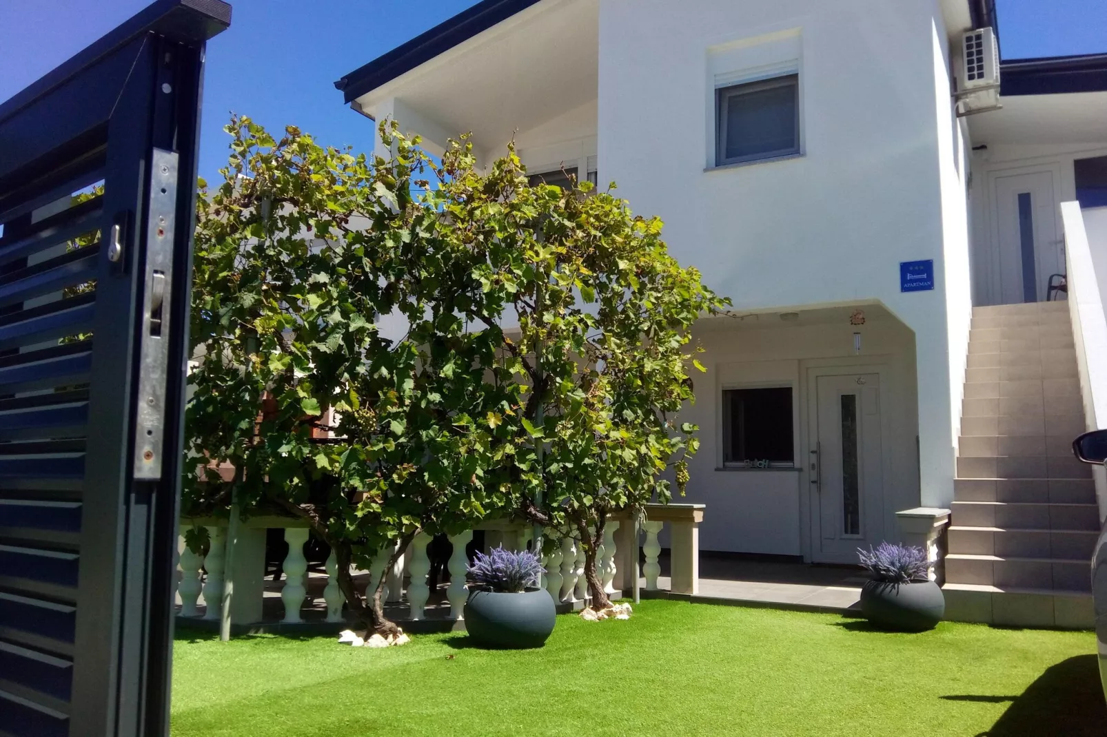 Holiday Home Frankovic-Buitenkant zomer