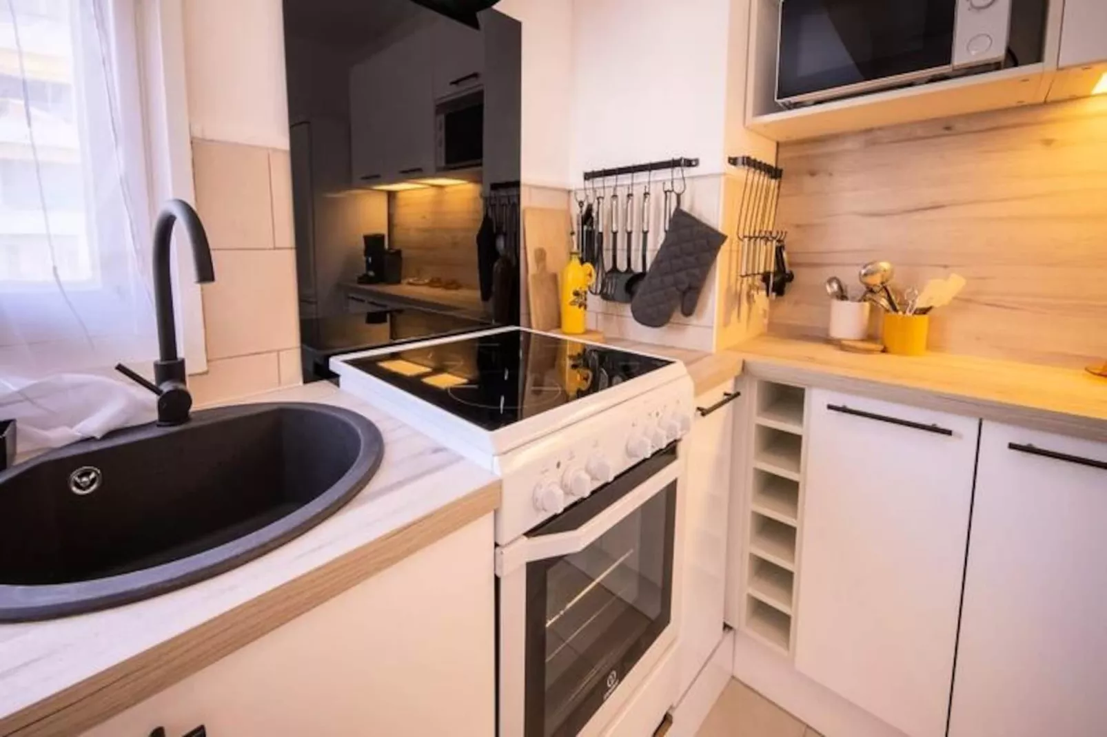 06b - Beau 2 Pi&egrave;ces R&eacute;nov&eacute; Avec Terrasse Vue Mer-Image-tags.