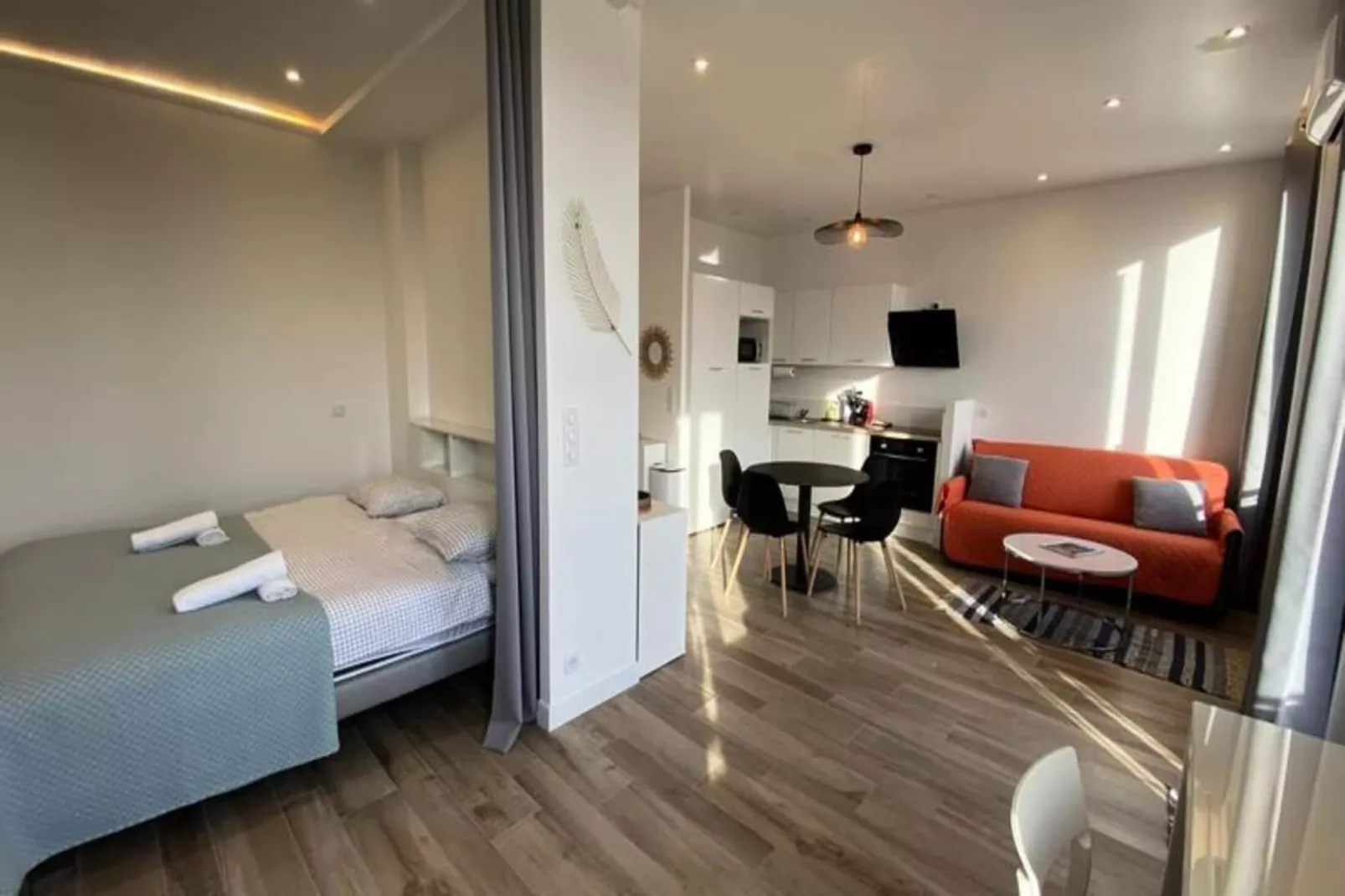 06cj : Bel Appartement Au Coeur De Cannes-Buitenkant zomer