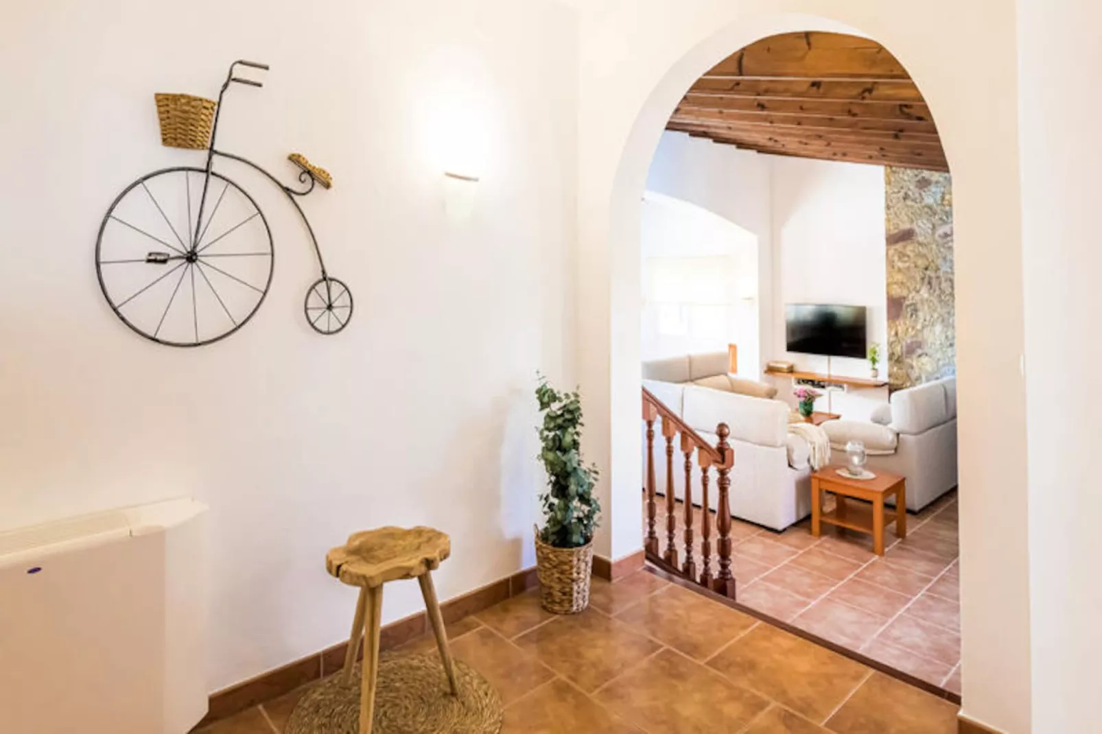 Maison à Son Bou-Image-tags.