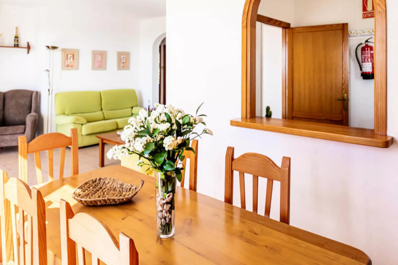 Maison à Son Bou-Image-tags.