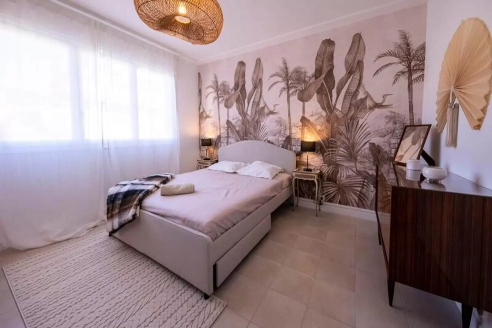 06b - Beau 2 Pi&egrave;ces R&eacute;nov&eacute; Avec Terrasse Vue Mer-Image-tags.