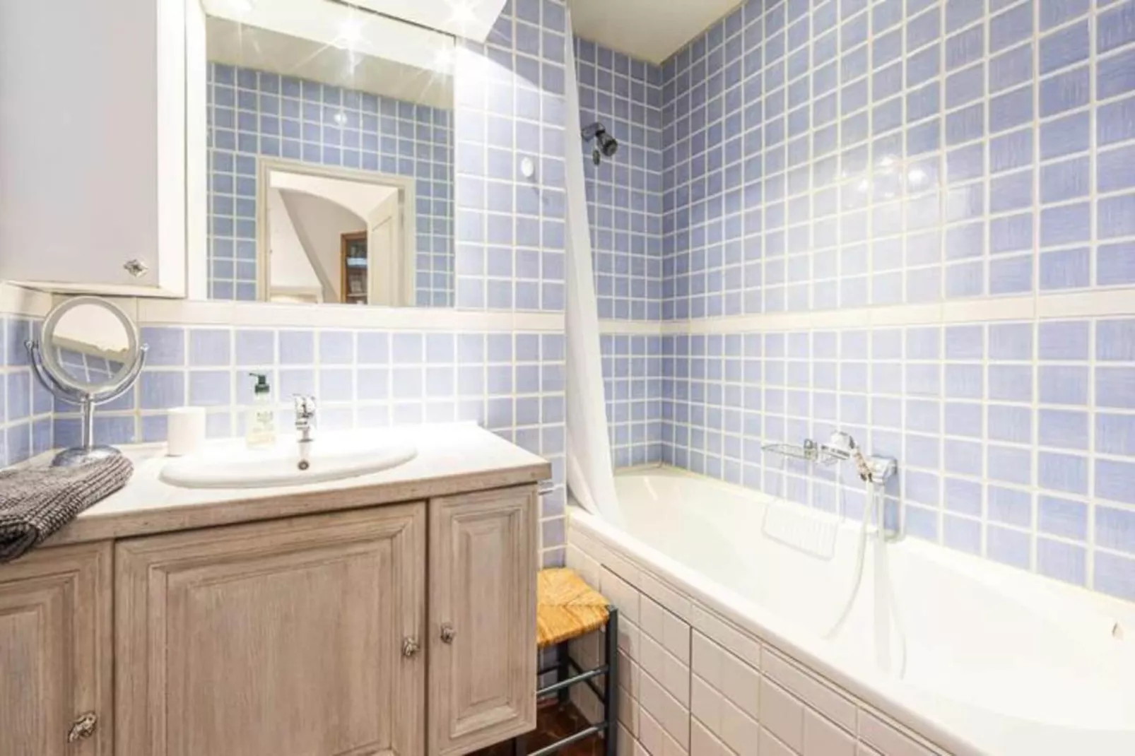 Résidence Bnb Renting Grand Studio Au C&oelig;ur De Cannes, Quartier De La Vieille Ville !-Buitenkant zomer