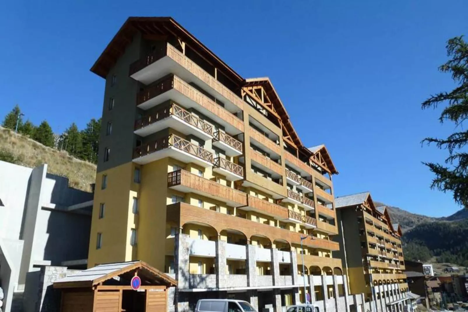 Résidence Terrasses Isola  A201-Buitenkant zomer