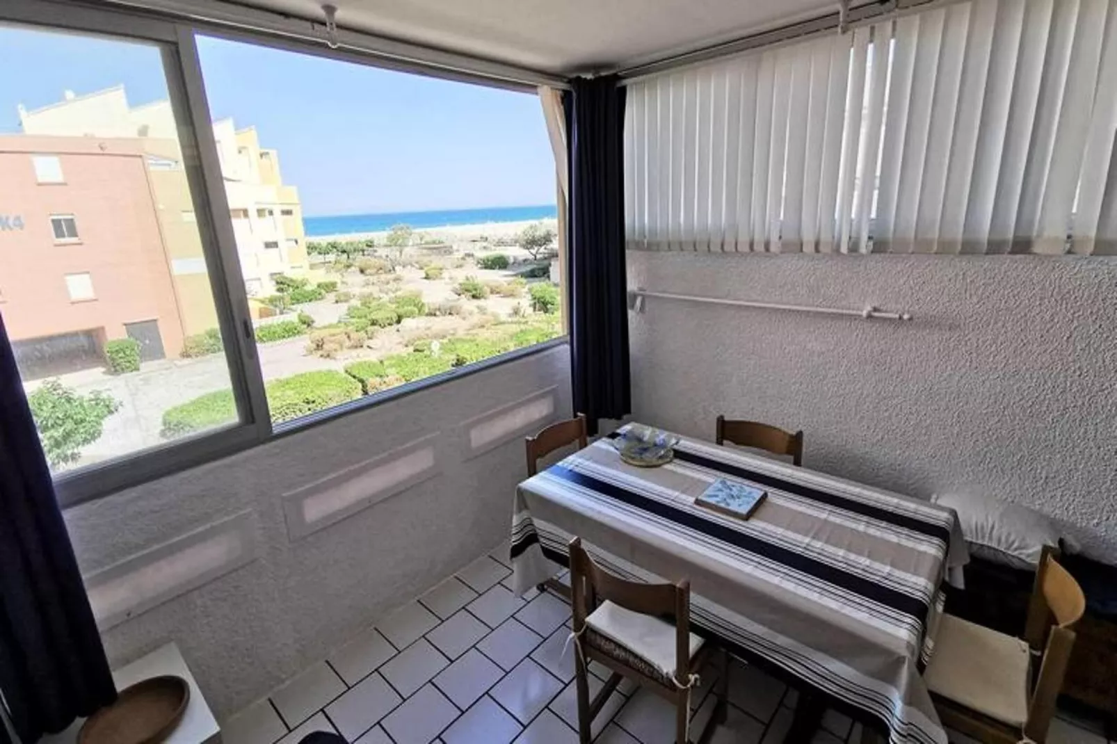 Résidence Les Nefs Des Sables-Eetkamer