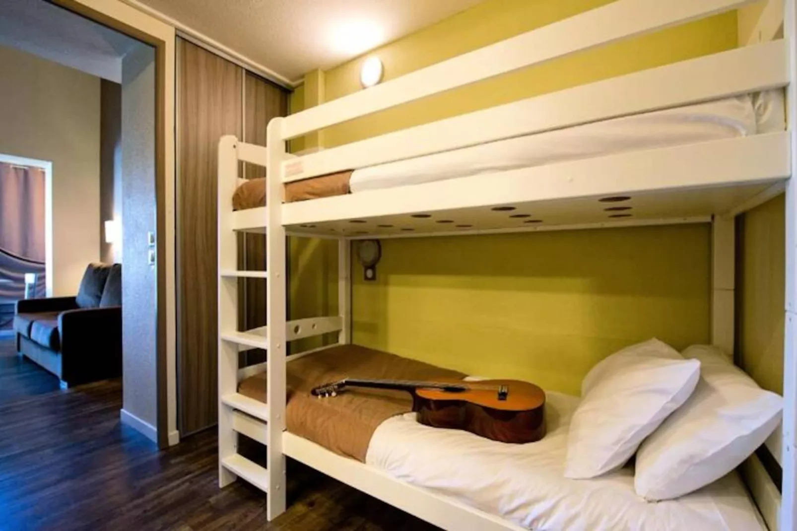 SOWELL Family Les Amandiers****-Image-tags.